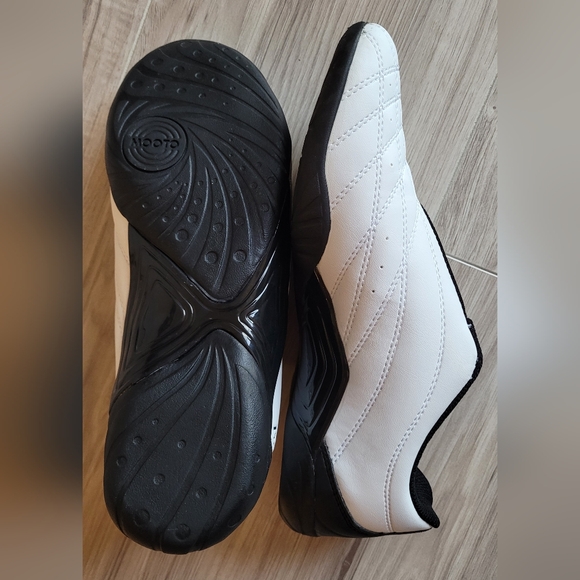 Womens Taekwondo shoes- MOOTO- size 6 US - Picture 2 of 6